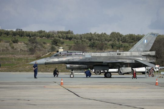 F-16 VIPER ετοιμάζεται να απογειωθεί από τη βάση της ΕΑΒ στην Τανάγρα Βοιωτίας